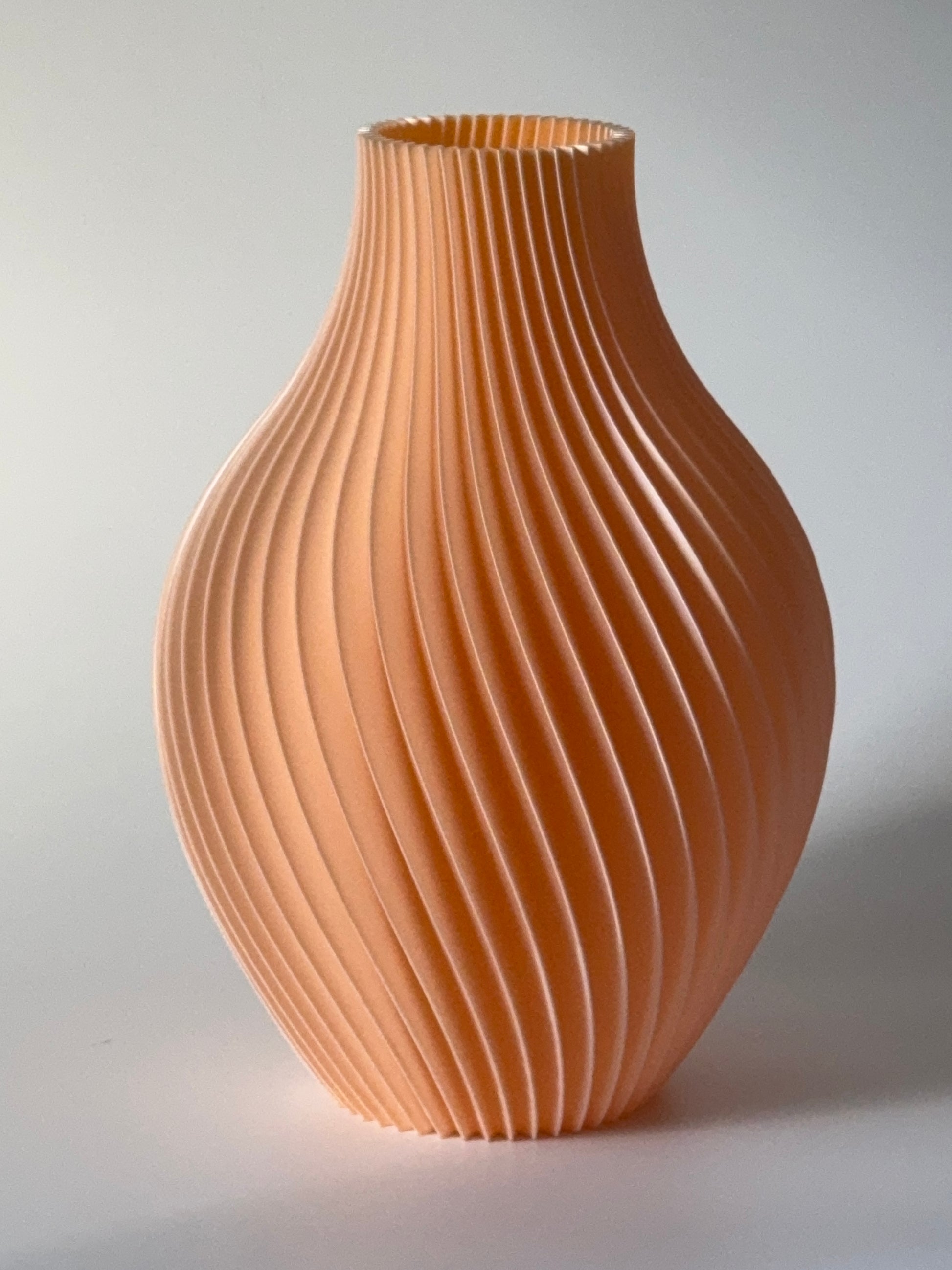 3D-geprinte spiraalvaas in champagne, geschikt voor droogbloemen of kunstbloemen